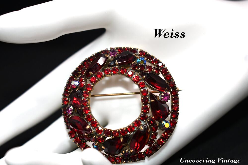 Weiss 1950s Red Rhinestone Wreath Brooch – Domed Gold Tone Holiday Statement